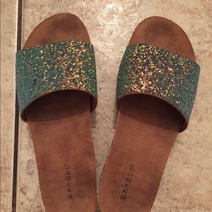 ✨✨Beautiful glittery iridescent sandals ✨✨